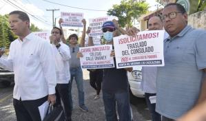 Residentes en Los Cacicazgos exigen el traslado de la embajada de Panamá