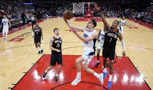 VIDEO | Magic se recupera de un déficit de 15 para vencer a Rockets