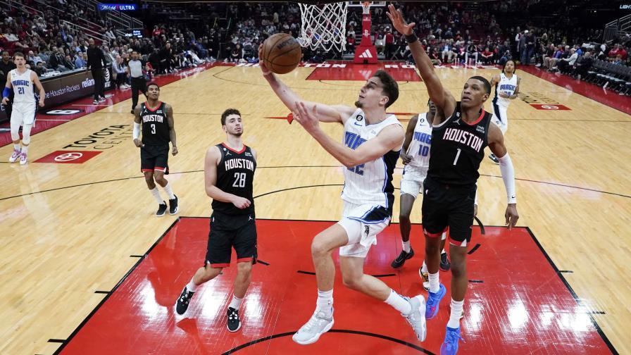 VIDEO | Magic se recupera de un déficit de 15 para vencer a Rockets