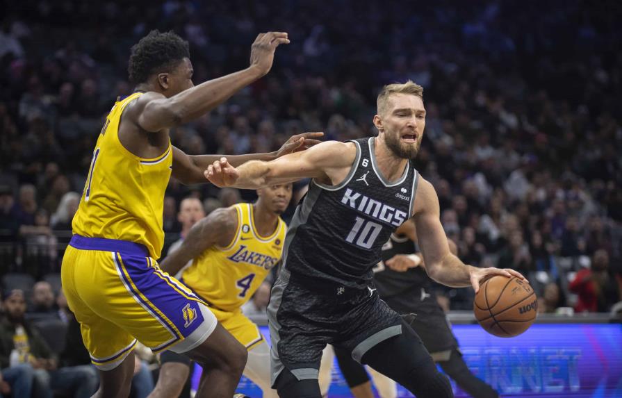 VIDEO | Unos Kings equilibrados se imponen a los Lakers de LeBron