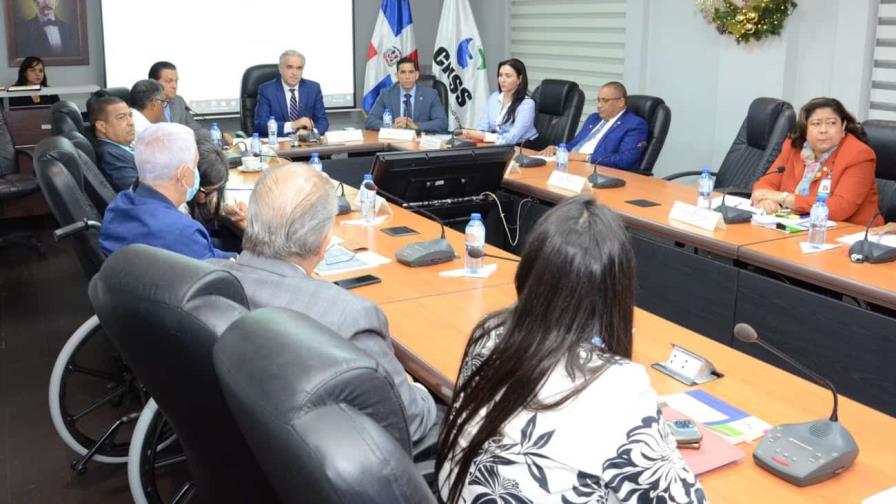 Médicos concluyen de buen ánimo reunión con la comisión del CNSS Médicos concluyen de buen ánimo reunión con la comisión del CNSS