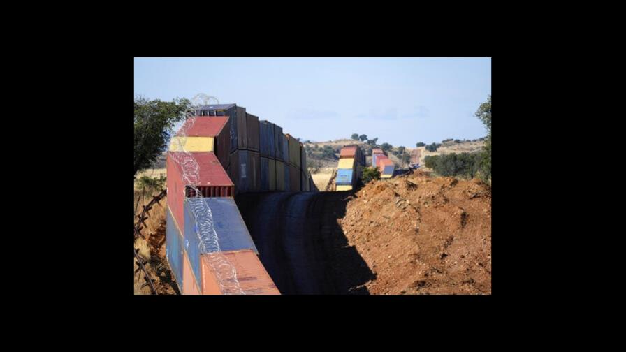 Arizona retirará el muro improvisado en la frontera con México