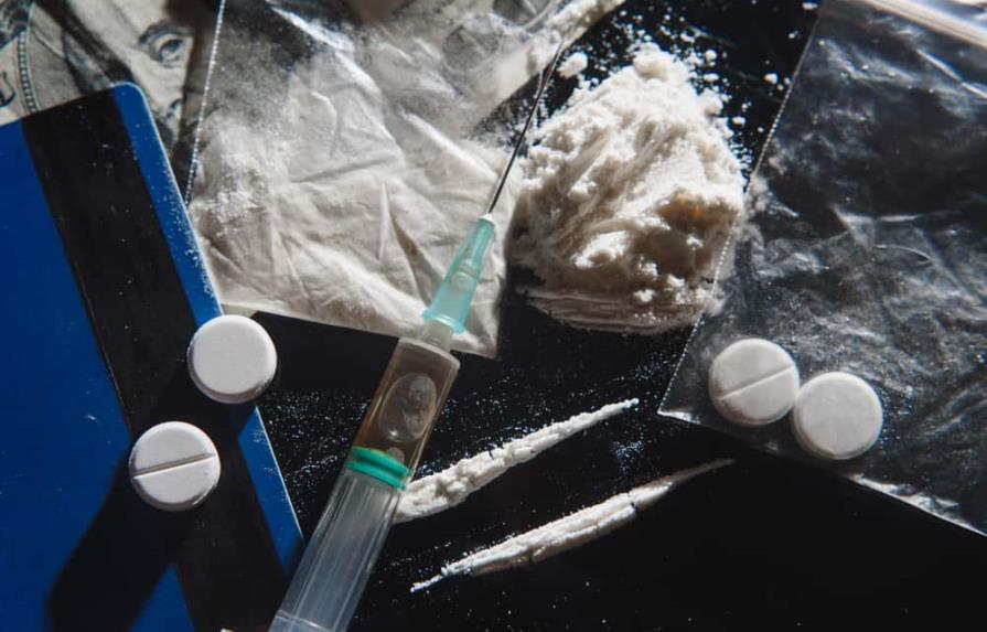 Casi 107,000 muertes por sobredosis el año pasado en EEUU