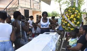 Velan restos de joven embarazada ultimada por asaltantes en Los Guaricanos