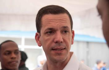 Intrant busca solución al problema del acceso al Instituto Duartiano