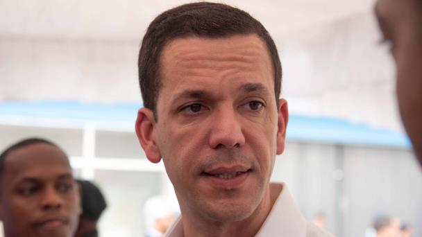 Intrant busca solución al problema del acceso al Instituto Duartiano