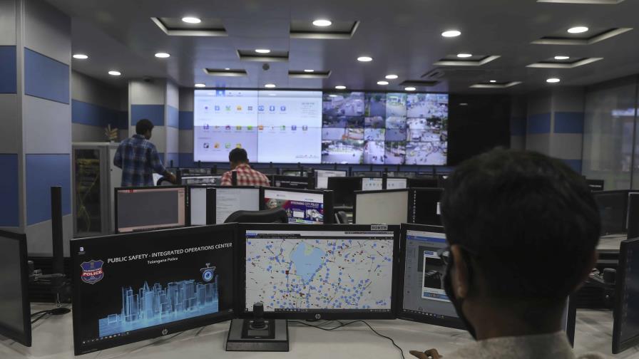Policía usó apps de COVID para aumentar la vigilancia global Policía usó apps de COVID para aumentar la vigilancia global