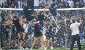 Sancionan a club Victory de Melbourne por invasión de cancha