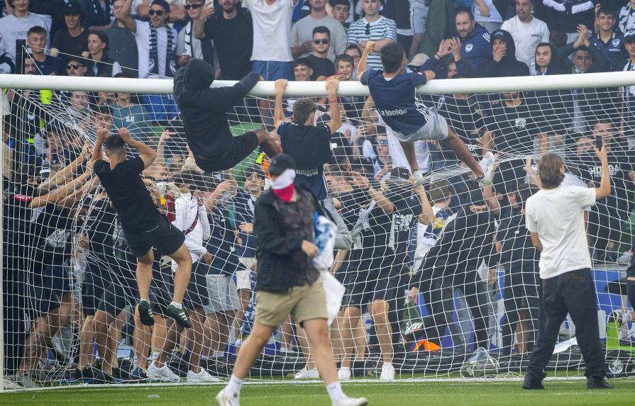 Sancionan a club Victory de Melbourne por invasión de cancha