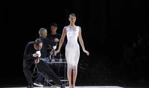 El vestido spray de Bella Hadid y los momentos míticos de la moda en 2022