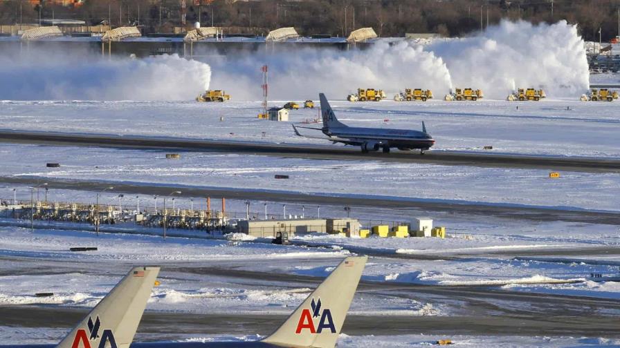 Más de 3,400 vuelos cancelados en NY, Seattle, Chicago y Boston por tormenta invernal