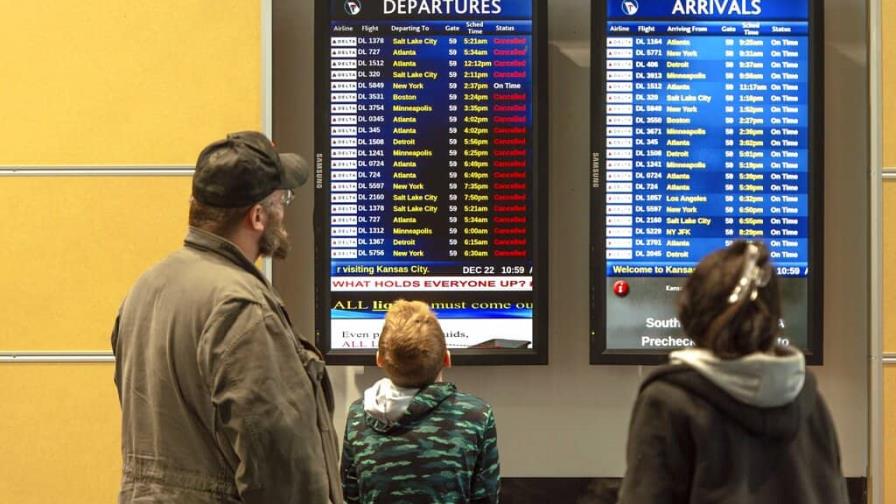 Más de 2,200 vuelos navideños suspendidos en EEUU por gran tormenta invernal