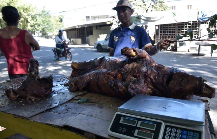Baja demanda de carne de cerdo asado en Santiago en víspera de Nochebuena