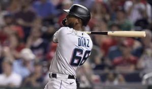 Dominicano Lewin Díaz pasó de los Orioles a los Bravos