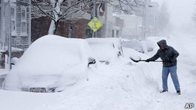 Nueva York informa que hay dos personas fallecidas a causa de la tormenta invernal