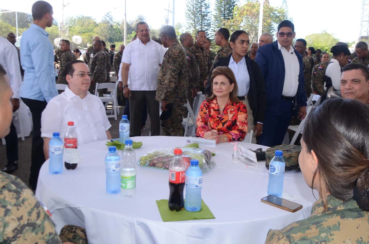 La vicepresidente Raquel Peña durante el almuerzo con os miembros del Ejército. 