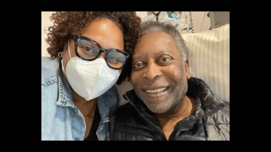 Hija de Pelé comparte foto junto a su padre en el hospital: Una noche más juntos