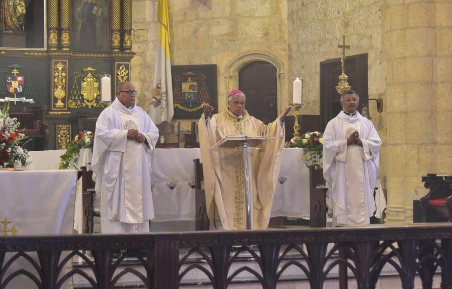 Monseñor Ozoria: La gente se aleja cada vez más de Dios