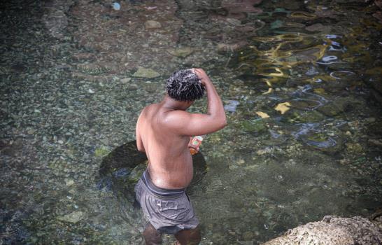 En La Zurza siguen usando agua de las pozas, pese al cólera
