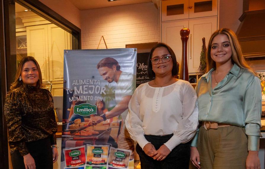 Experiencia de Salchichas Emilio’s con su línea parrillera al lanzar su nueva imagen y extensión de sabores