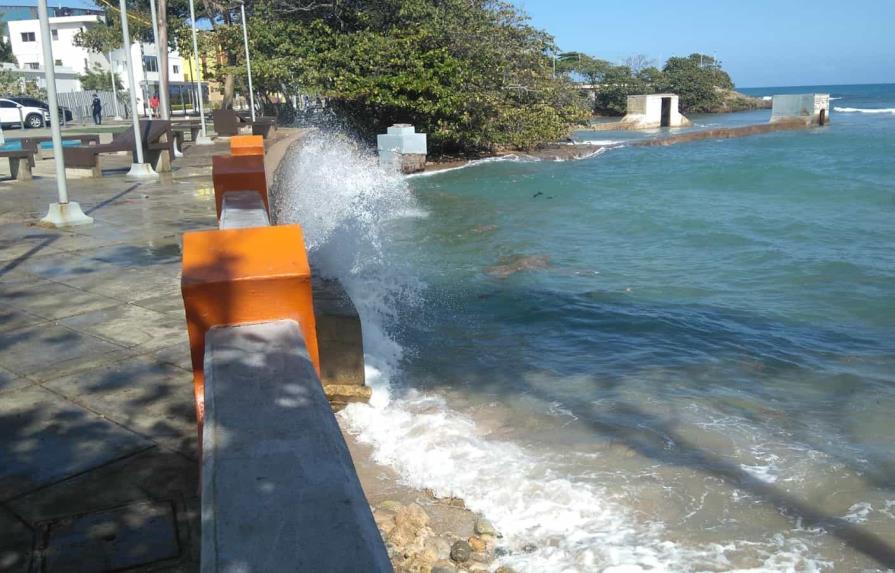 Onamet prohíbe uso de las playas de Puerto Plata por fuerte oleaje