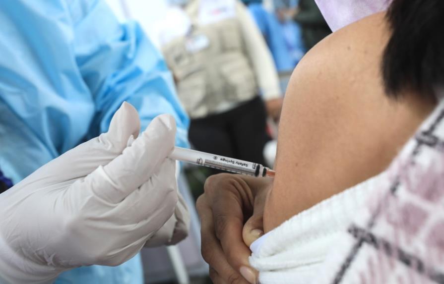 La leche materna de vacunadas contra la covid-19 protege a los lactantes
