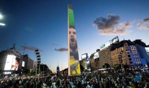 Fiebre mundialista en Argentina: llevar a Messi y la Copa del Mundo en la piel