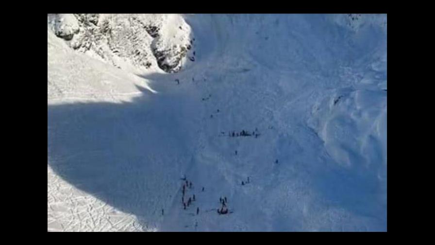 Nueve personas halladas ilesas y una herida de gravedad por avalancha en Austria