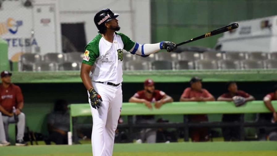 Rainer Núñez prolonga dominio de las Estrellas en el Novato del Año