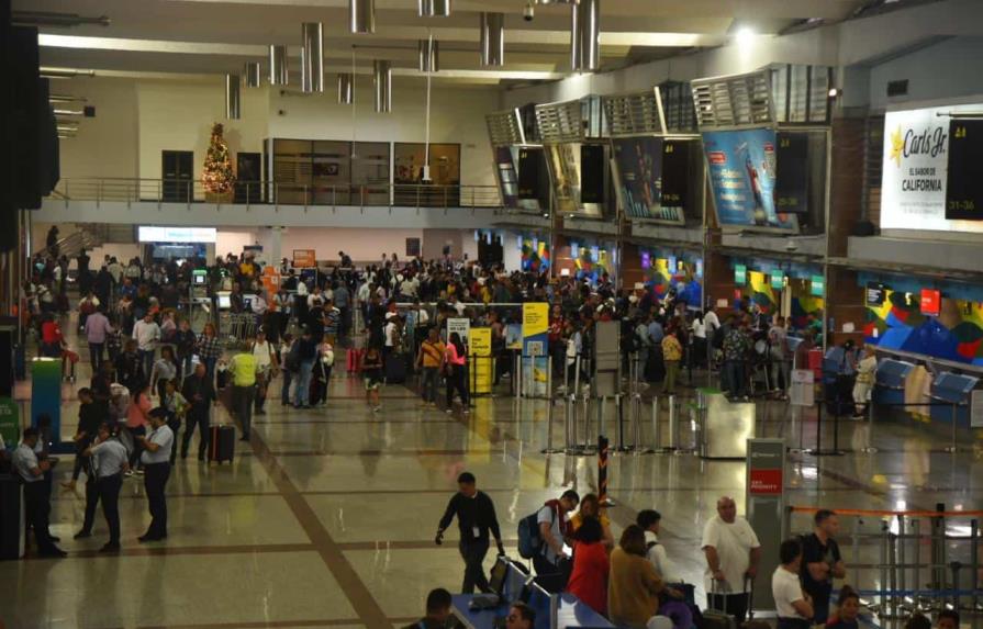 Cancelación de vuelos hacia EEUU ha trastornado viaje a dominicanos 