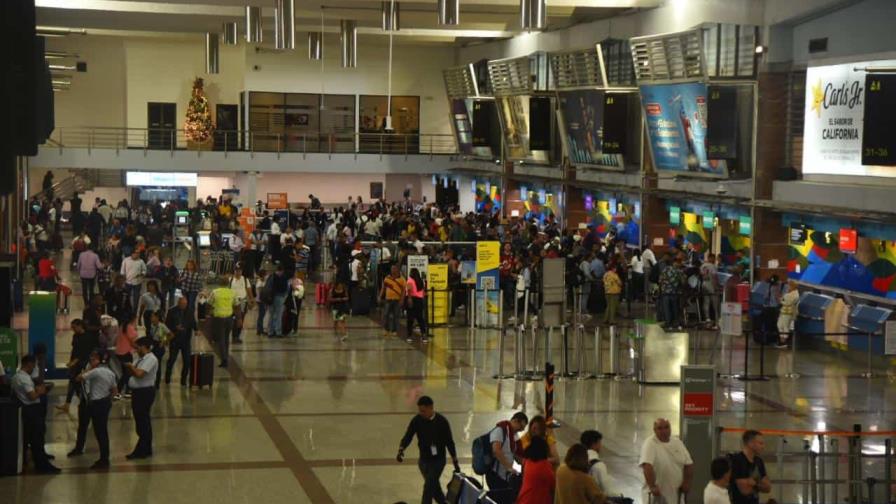 Cancelación de vuelos hacia EEUU ha trastornado viaje a dominicanos 