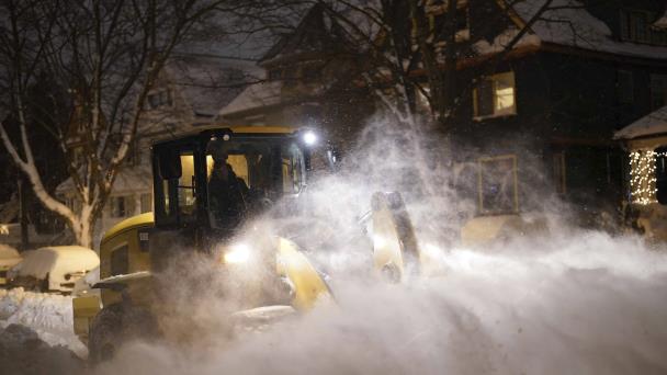 Continúan labores de rescate en oeste de Nueva York tras tormenta invernal