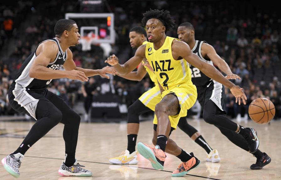 VIDEO | Spurs resisten a remontada del Jazz al cierre, para llevarse el triunfo