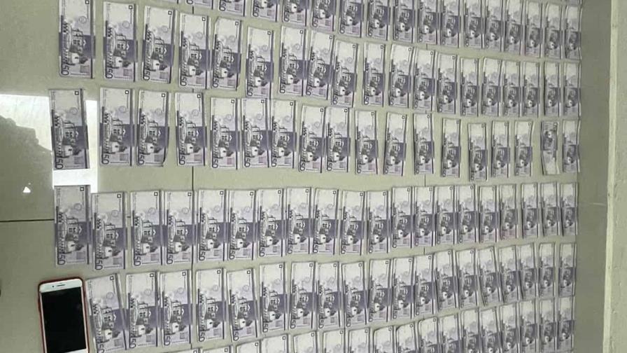 Policía Nacional apresa dos hombres acusados de falsificar billetes de 50 pesos
