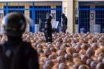Al menos 14 policías de El Salvador detenidos por haber cometido abusos durante el estado de excepción