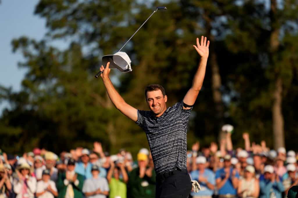 Scottie Scheffler festeja tras conquistar la 86ta edición del Masters, el 10 de abril de 2022, en Augusta, Georgia.