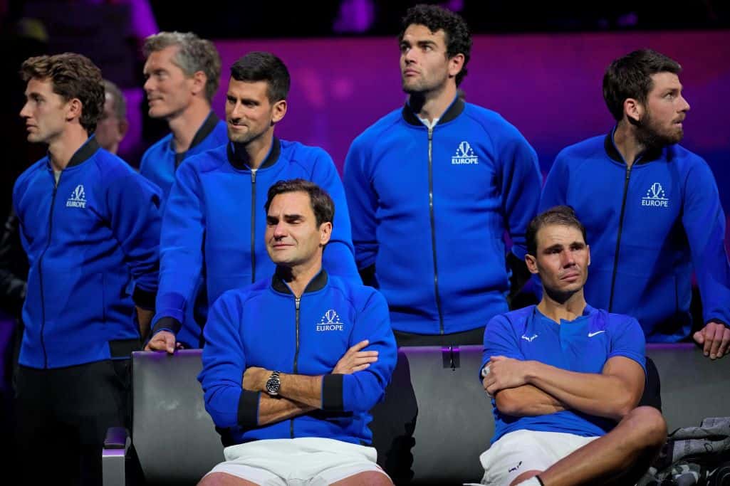 Roger Federer y Rafael Nadal lloran durante un encuentro de dobles en la Copa Laver, que marcó el retiro del primero, el 23 de septiembre de 2022.