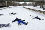 La policía de Buffalo prohíbe usar las calles tras paso de la tormenta invernal