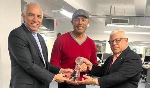 Sociedad Médico Dental Dominicana otorga premio "Héroe de la Comunidad" a Mariano Rivera