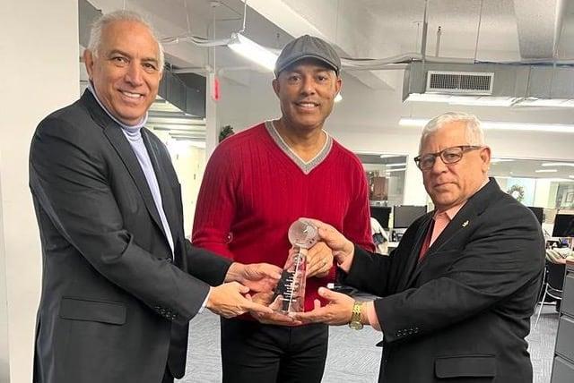 Sociedad Médico Dental Dominicana otorga premio “Héroe de la Comunidad” a Mariano Rivera
