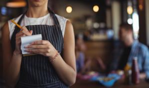 Una mesera de Wisconsin recibe propina de 1,000 dólares en Navidad