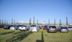 Habilitan parqueos extras para suplir demanda en Aeropuerto Las Américas
