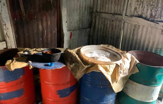 Policía Nacional desmantela fábrica de alcohol adulterado en La Romana