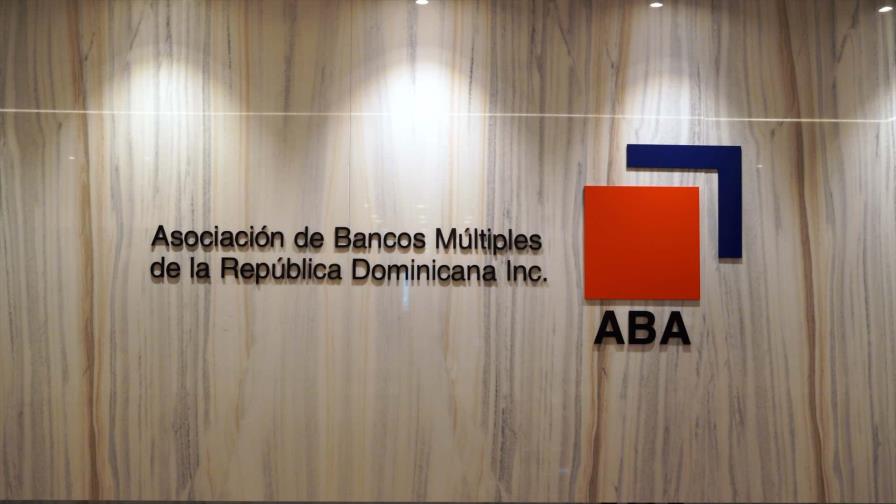 Bancos múltiples redujeron más de 4 % sus márgenes de intermediación en 2022