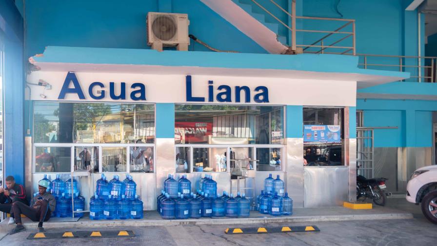 Procesadora de agua clausurada por Salud Pública asegura cumple con estándares de calidad Procesadora de agua clausurada por Salud Pública asegura cumple con estándares de calidad