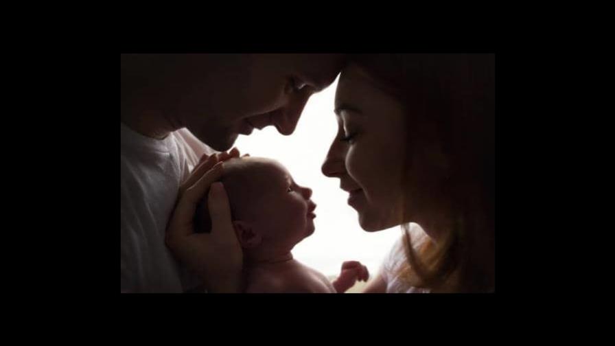 Rara coincidencia: una bebé nació el mismo día que sus padres