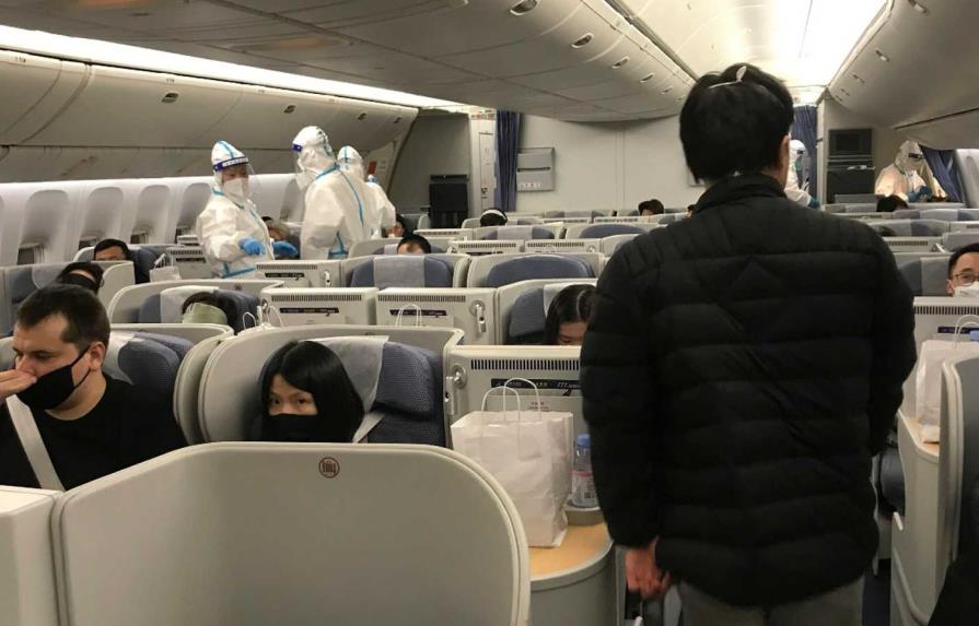 EE.UU. pedirá a viajeros de China un test negativo de covid para entrar al país