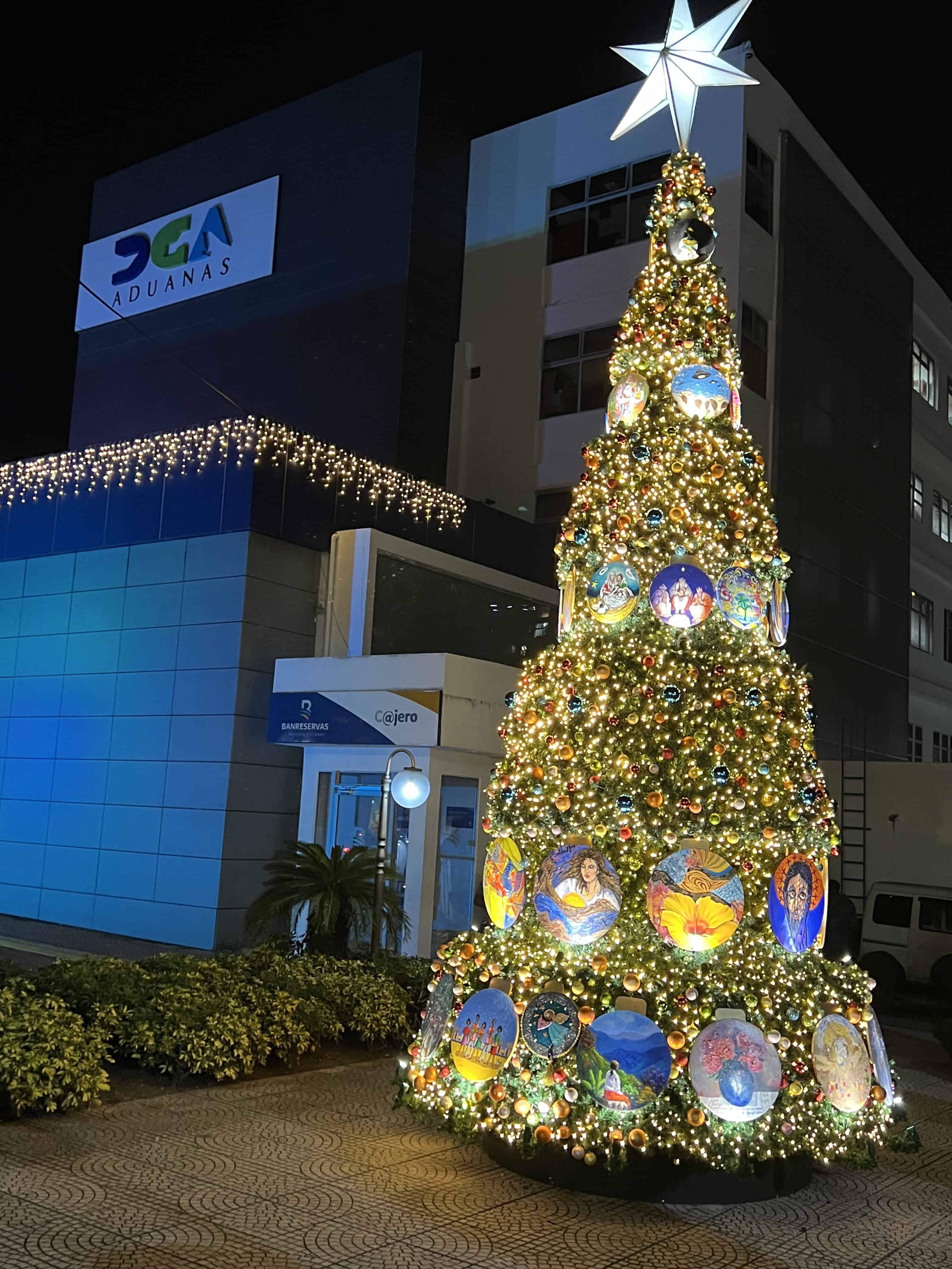 Arbolito navideño en Aduanas.