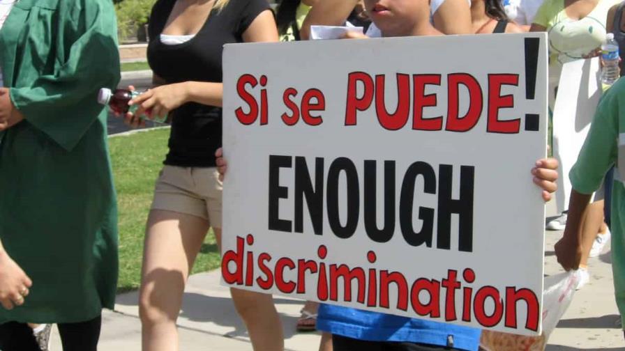 Latinos esperan menos mano dura en Arizona con nueva gobernadora demócrata Latinos esperan menos mano dura en Arizona con nueva gobernadora demócrata