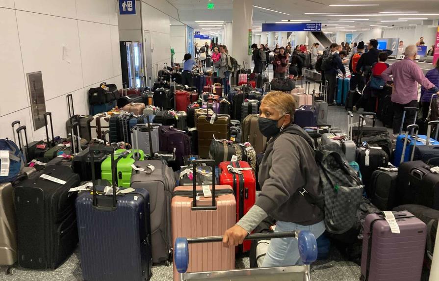 Más de 2,700 vuelos cancelados en EEUU en nueva jornada de caos por el temporal